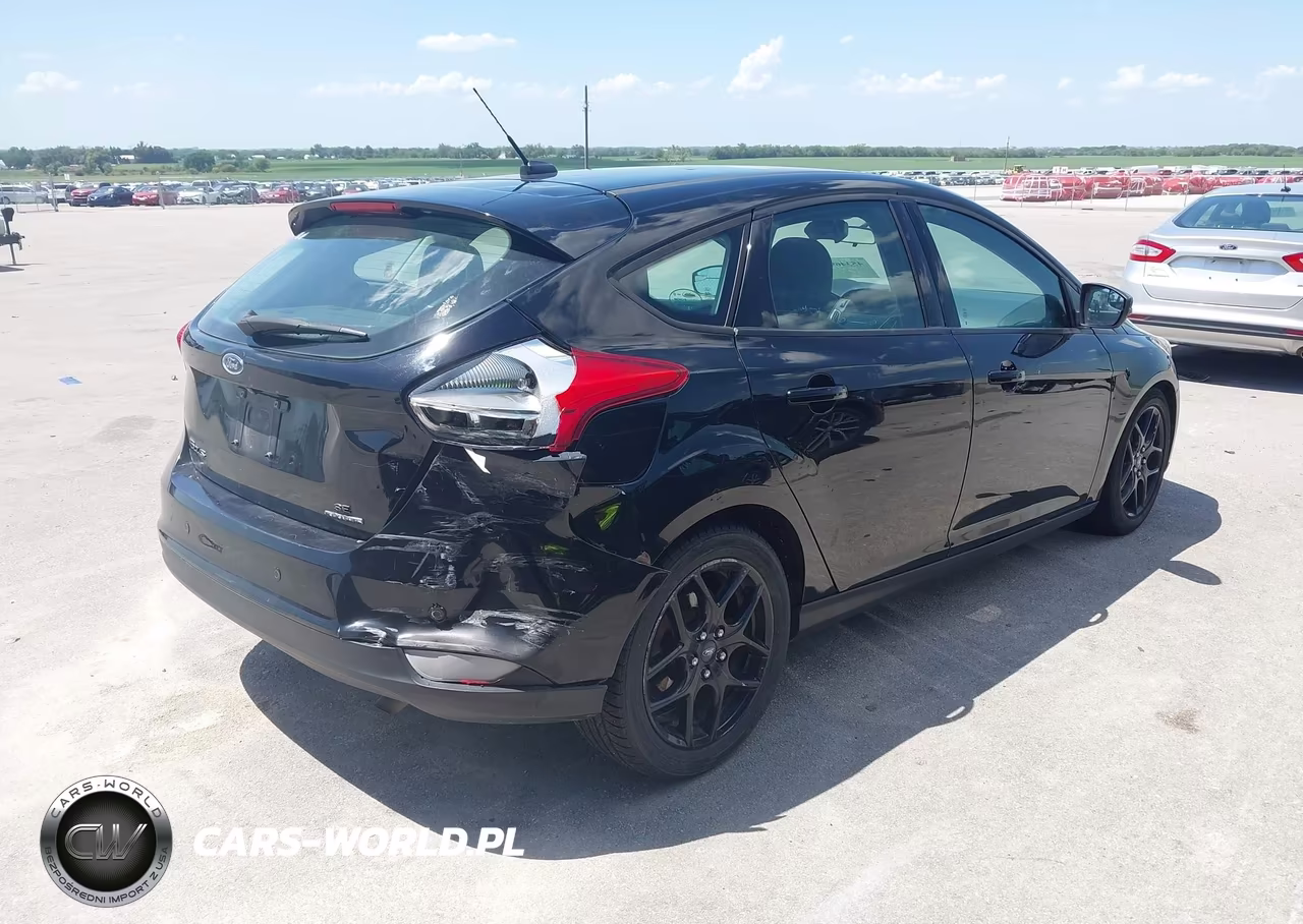 2016 Ford Focus Se VIN:1FADP3K24GL275432 - 4