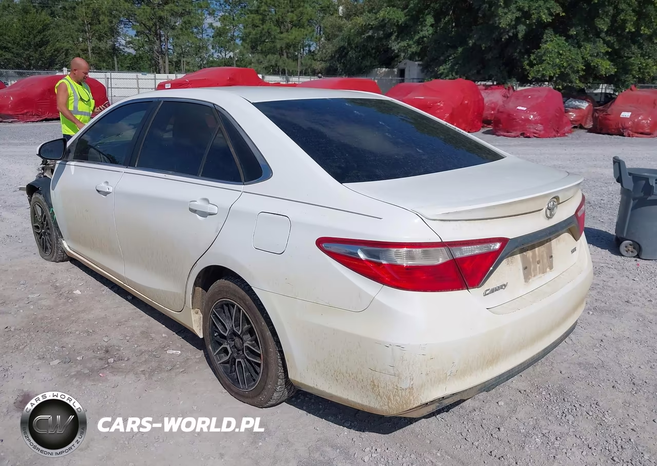 2015 Toyota Camry Se VIN:4T1BF1FK5FU082357 - 3