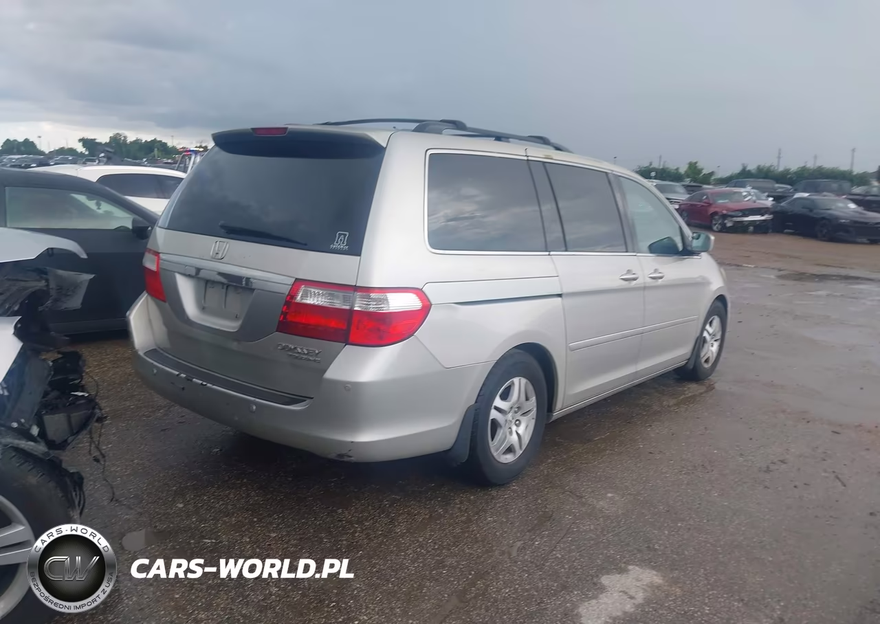 2005 Honda Odyssey Touring VIN:5FNRL38895B004731 - 4