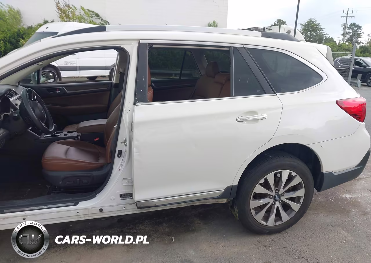 2019 Subaru Outback 3.6R Touring VIN:4S4BSETC9K3296543 - 16