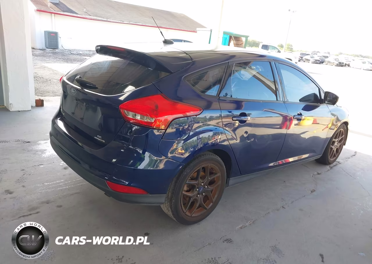 2016 Ford Focus Se VIN:1FADP3K24GL325780 - 4
