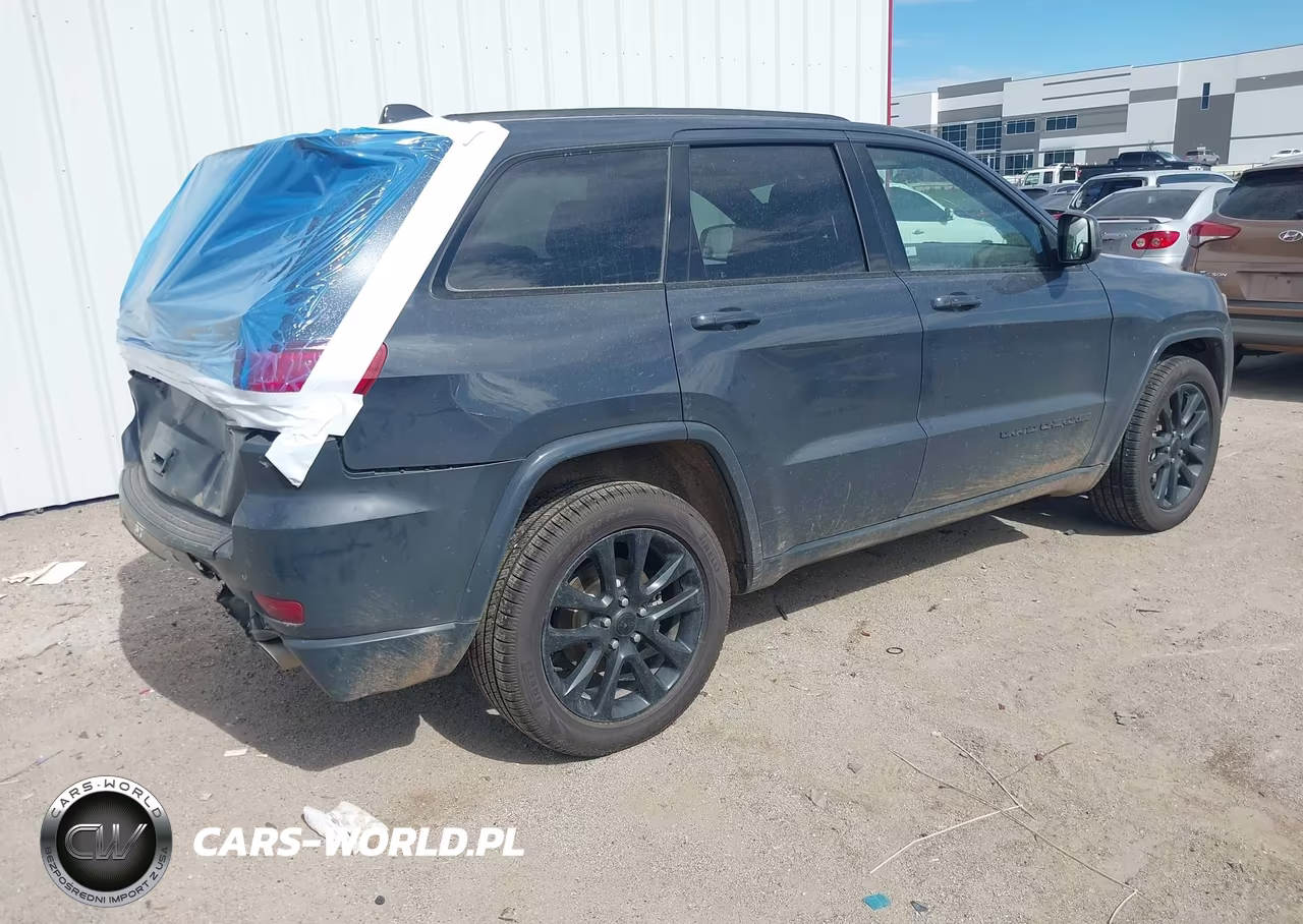 2018 Jeep Grand Cherokee Altitude 4X2 VIN:1C4RJEAG6JC323188 - 4