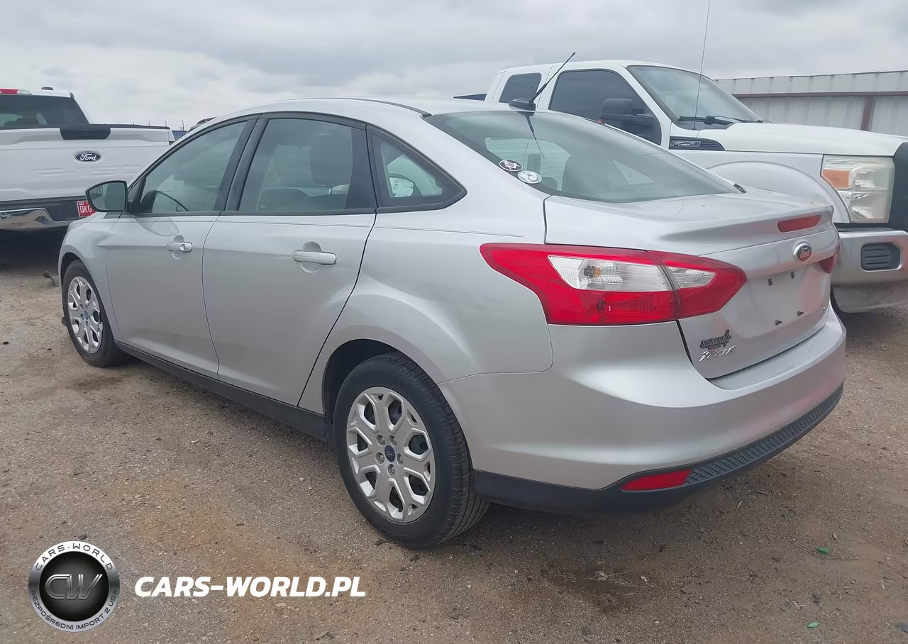 2012 Ford Focus Se VIN:1FAHP3F27CL140581 - 3