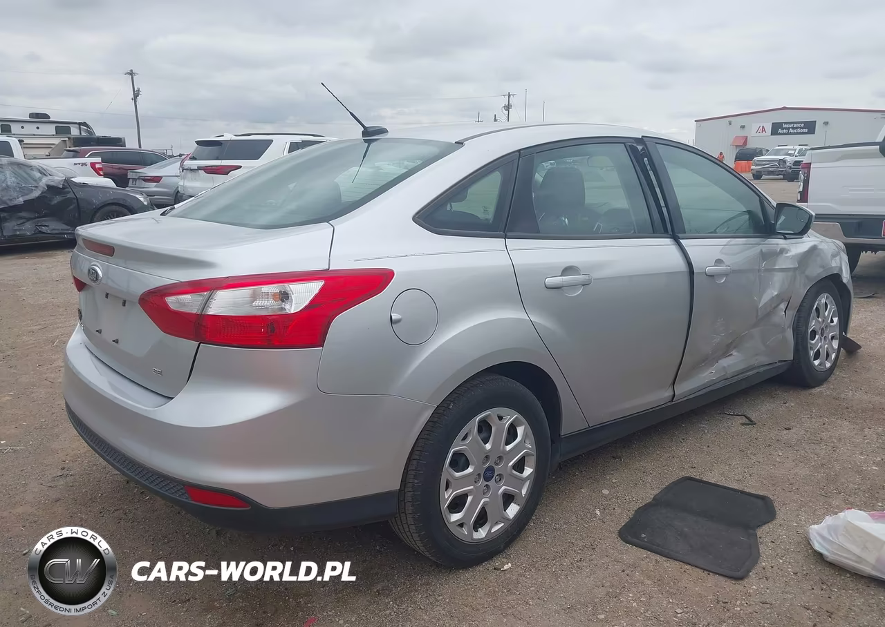 2012 Ford Focus Se VIN:1FAHP3F27CL140581 - 4