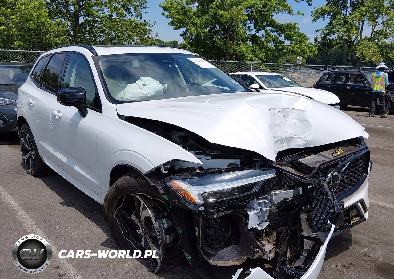 2025 Volvo Xc60 Plug-In Hybrid Ultra, T8 Awd Electric-Gasoline, Dark – zdjęcie 1 z 16