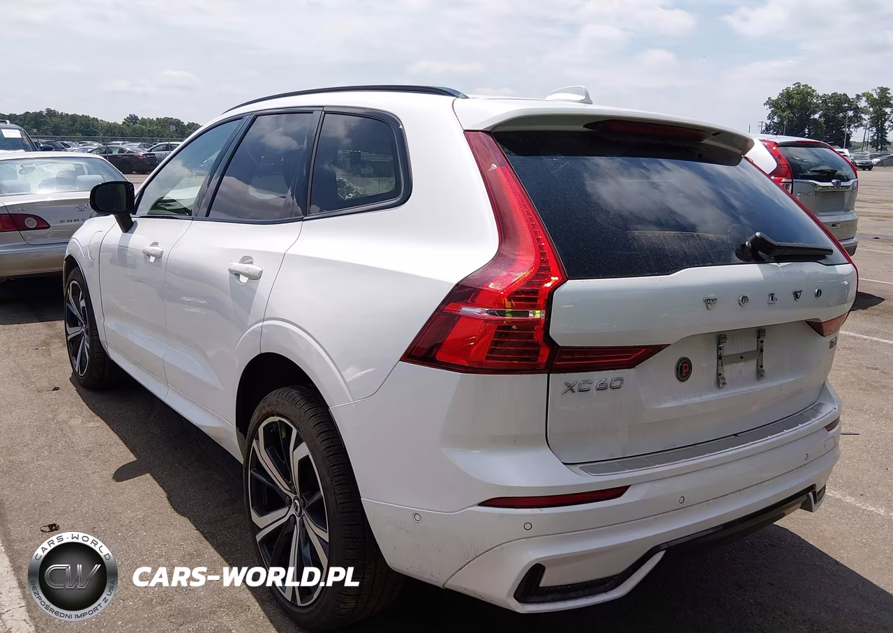 2025 Volvo Xc60 Plug-In Hybrid Ultra, T8 Awd Electric-Gasoline, Dark VIN:YV4H60RM2S1073694 - 3