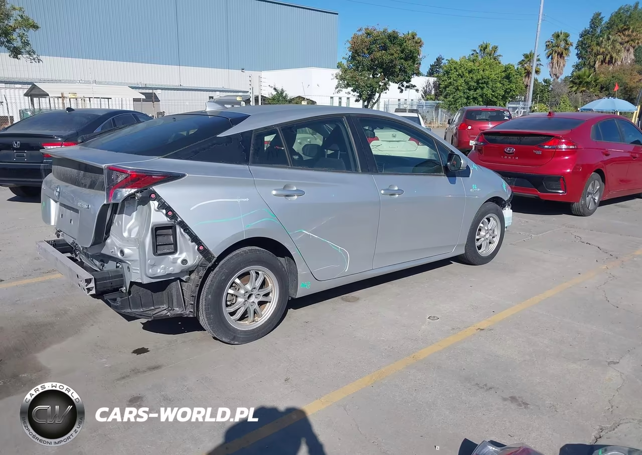 2016 Toyota Prius Three VIN:JTDKARFU4G3020958 - 4