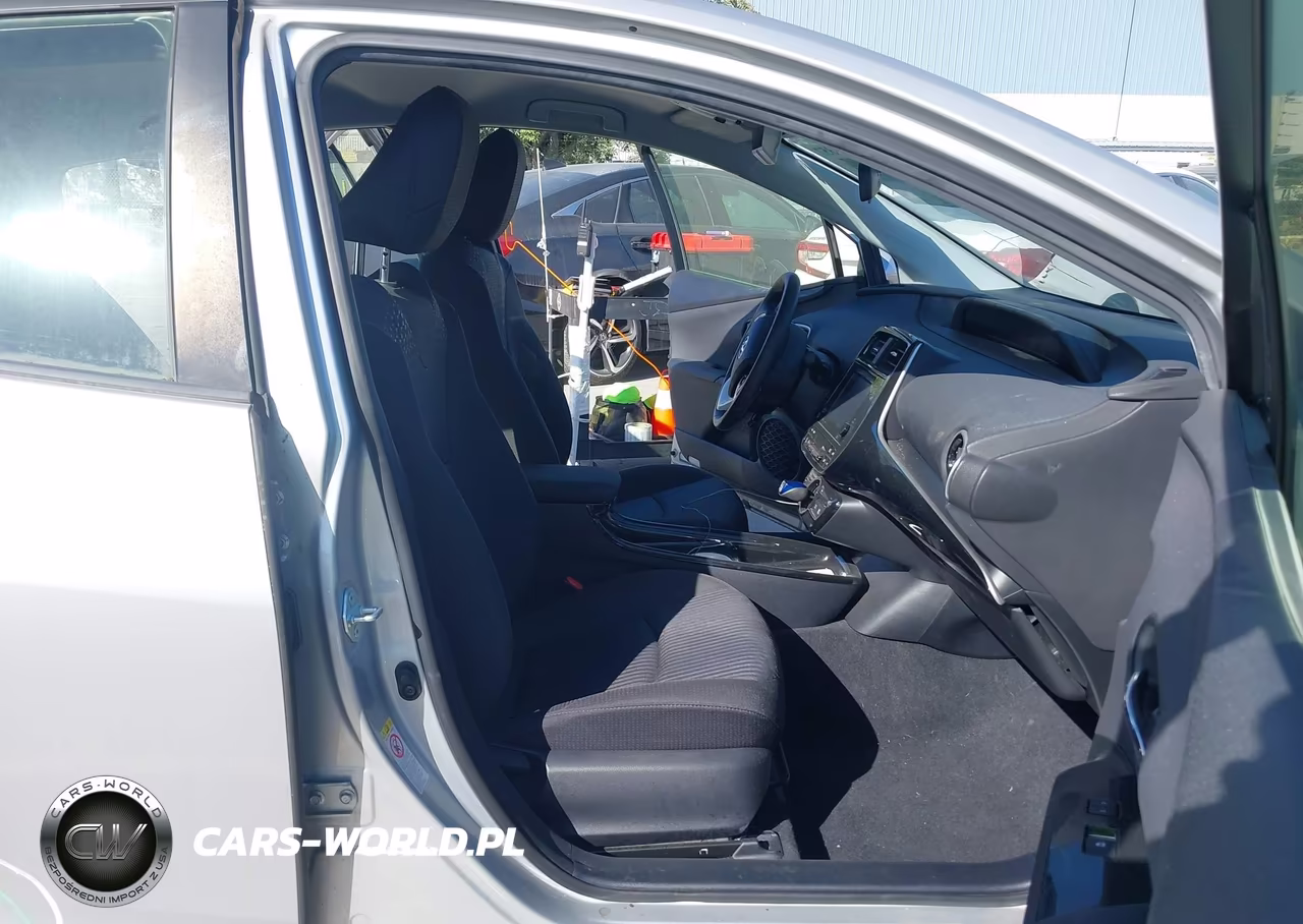 2016 Toyota Prius Three VIN:JTDKARFU4G3020958 - 5