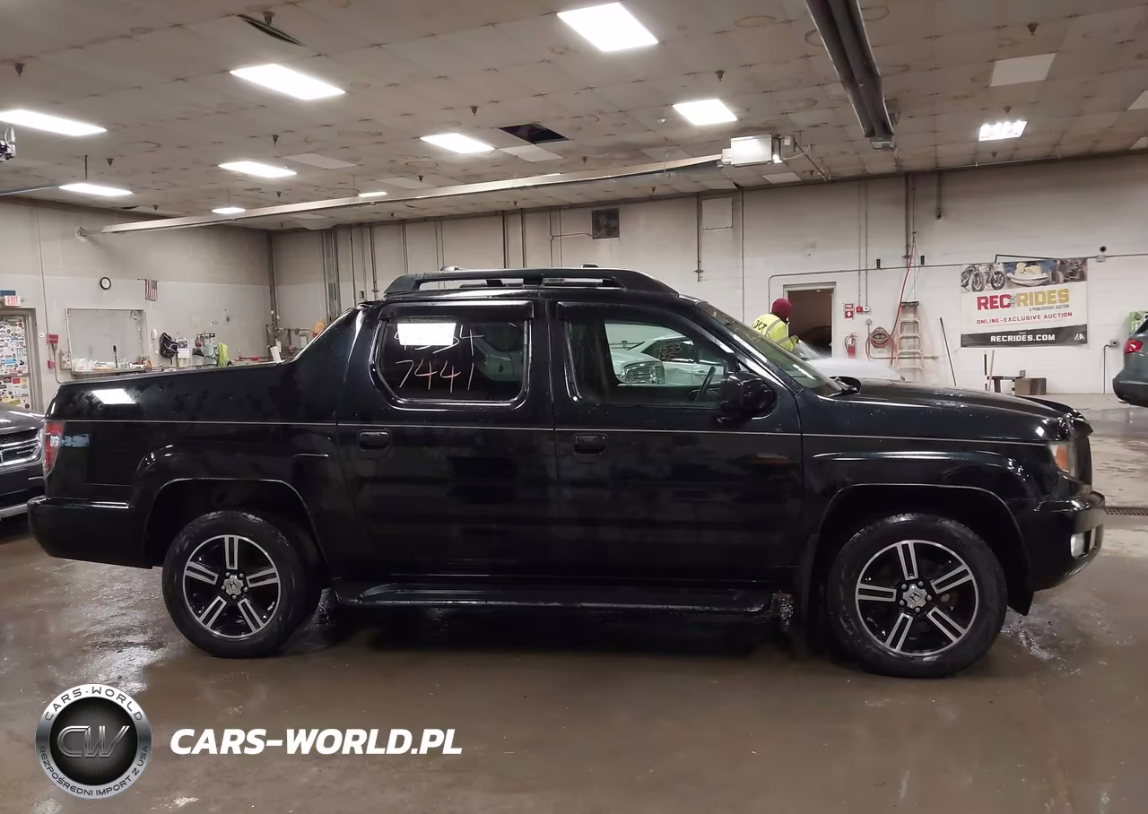 2013 Honda Ridgeline Sport VIN:5FPYK1F74DB005322 - 13