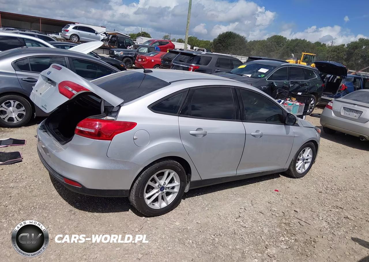 2016 Ford Focus Se VIN:1FADP3F22GL383204 - 13