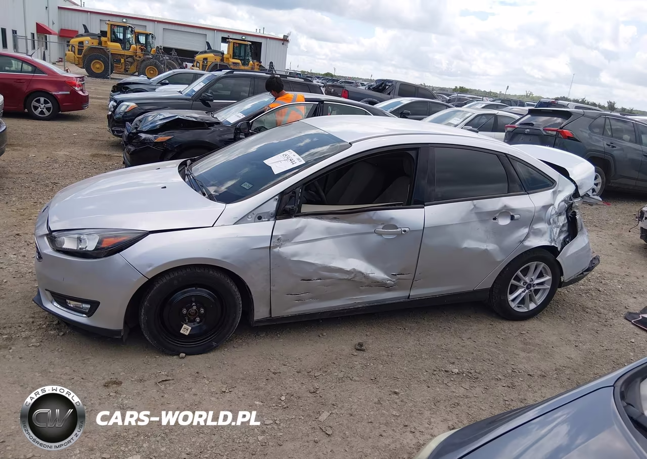 2016 Ford Focus Se VIN:1FADP3F22GL383204 - 14