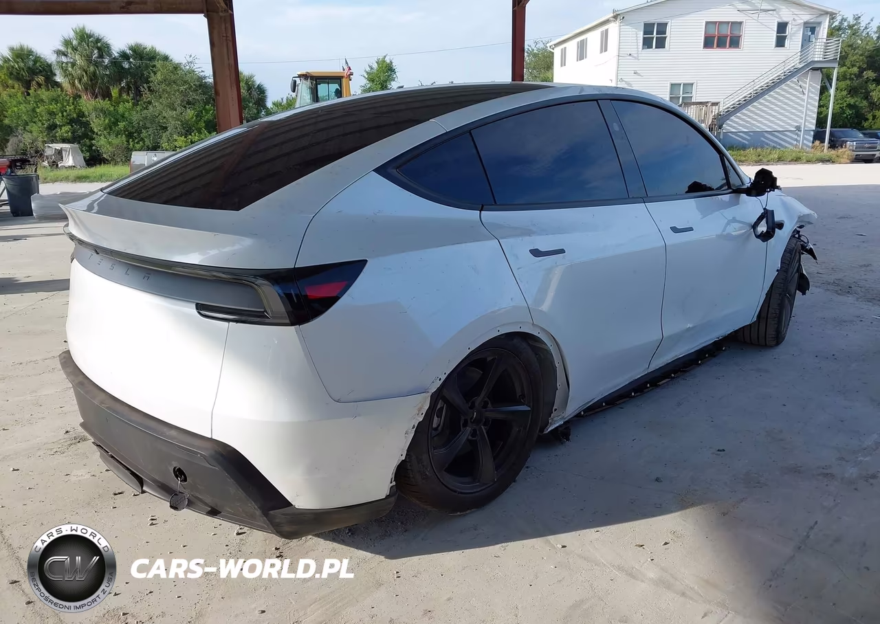 2026 Tesla Model Y Premium Rear-Wheel Drive-Rear-Wheel Drive VIN:7SAYGDED4TA690987 - 4