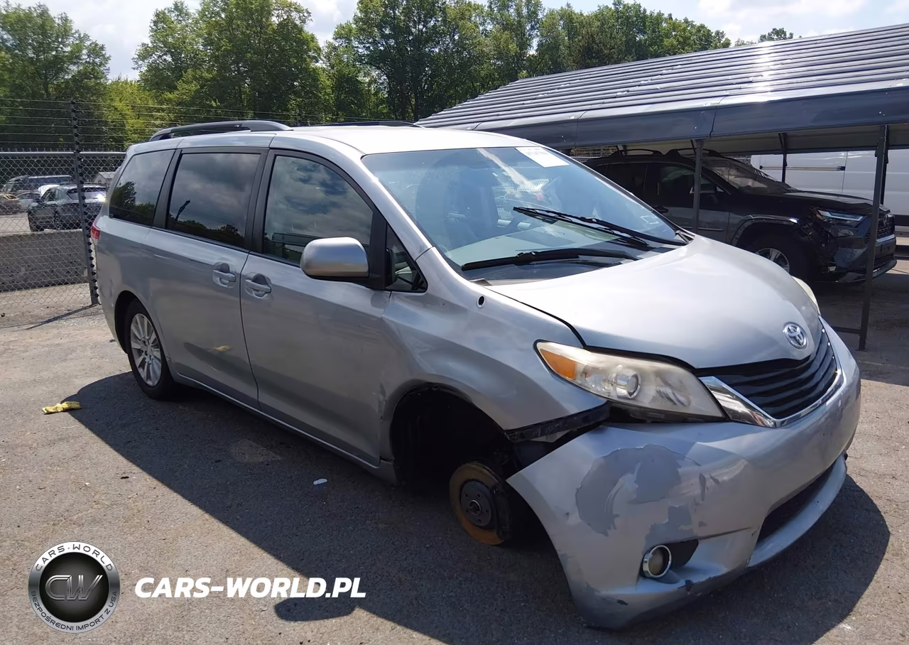 2013 Toyota Sienna Le 7 Passenger – zdjęcie 1 z 17