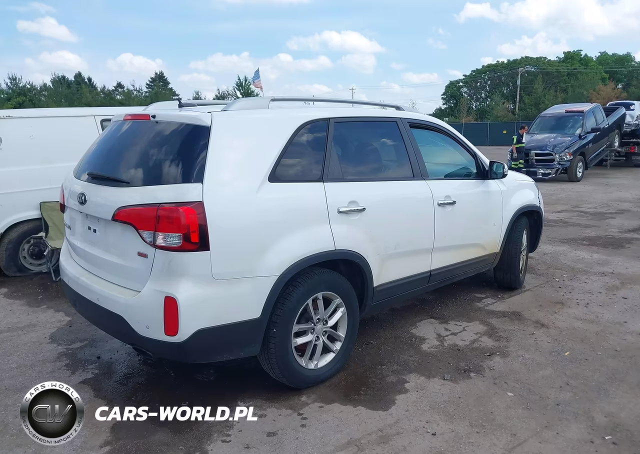 2014 Kia Sorento Lx VIN:5XYKT3A66EG434803 - 4