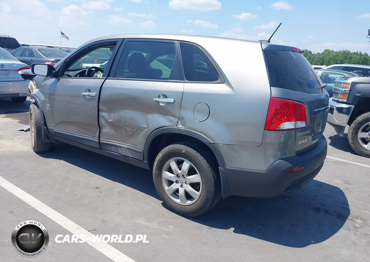 2013 Kia Sorento Lx VIN:5XYKT3A17DG367308 - 3