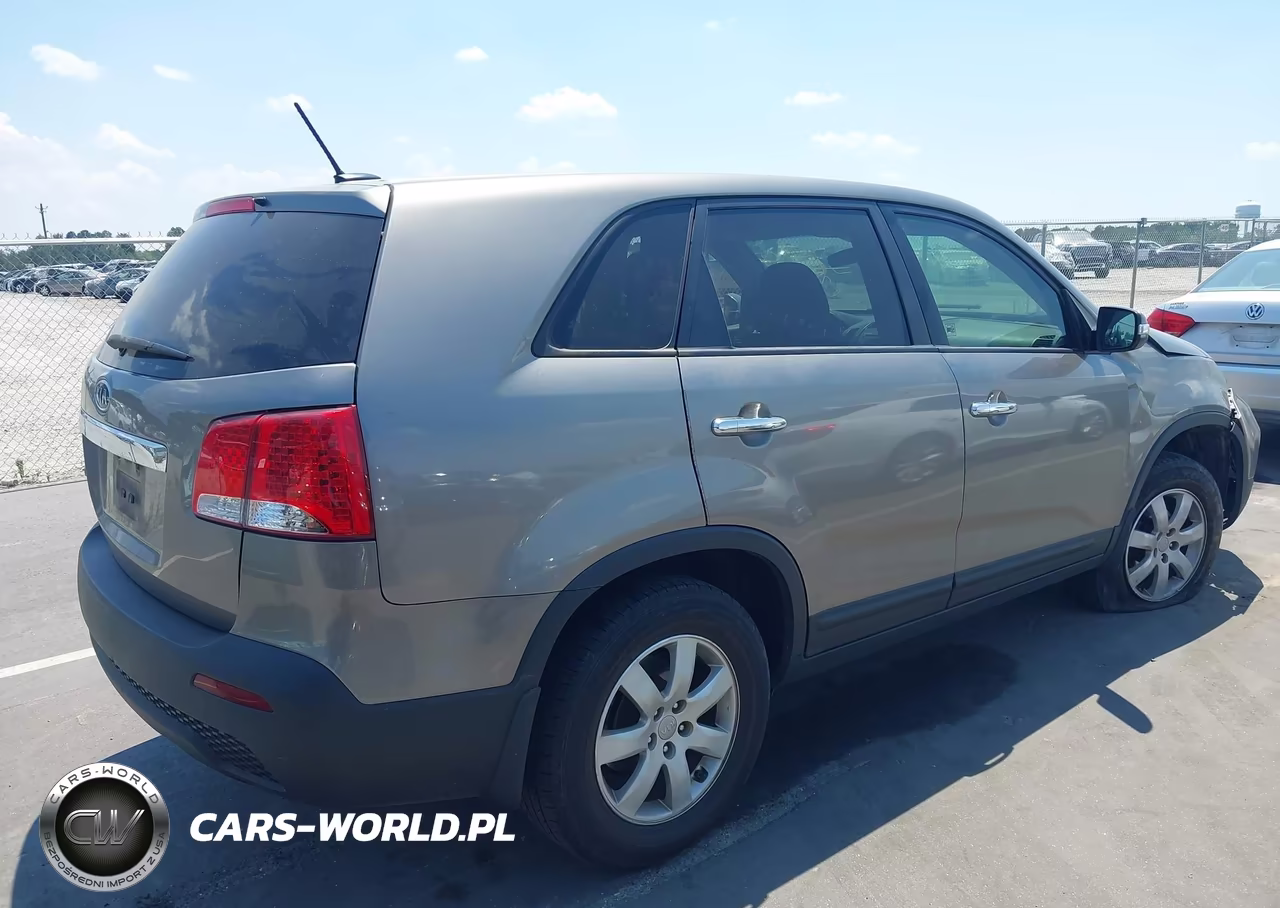 2013 Kia Sorento Lx VIN:5XYKT3A17DG367308 - 4