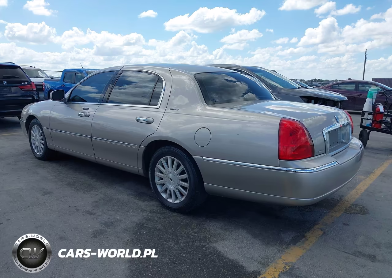 2003 Lincoln Town Car Executive VIN:1LNHM81W33Y670426 - 3