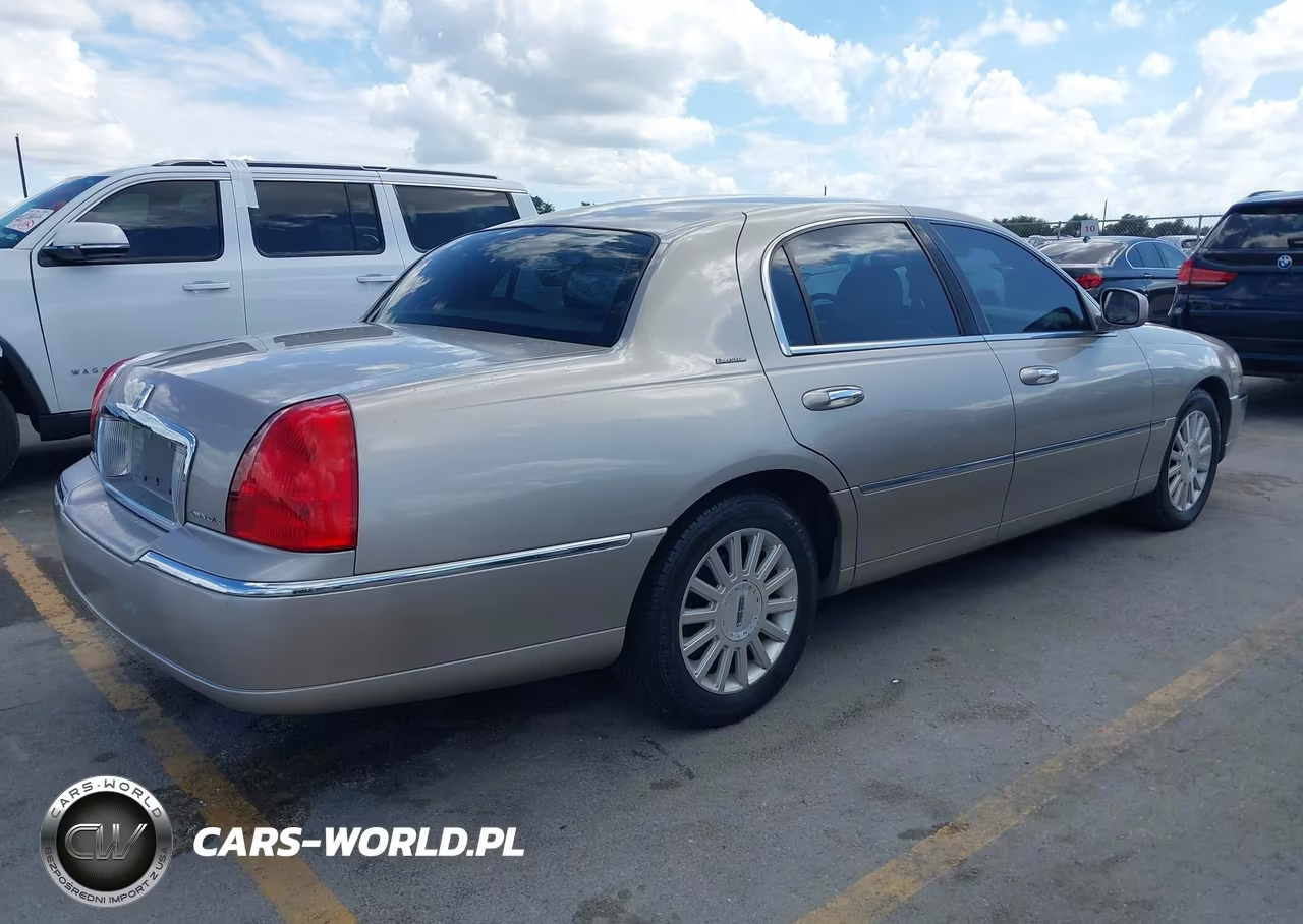 2003 Lincoln Town Car Executive VIN:1LNHM81W33Y670426 - 4