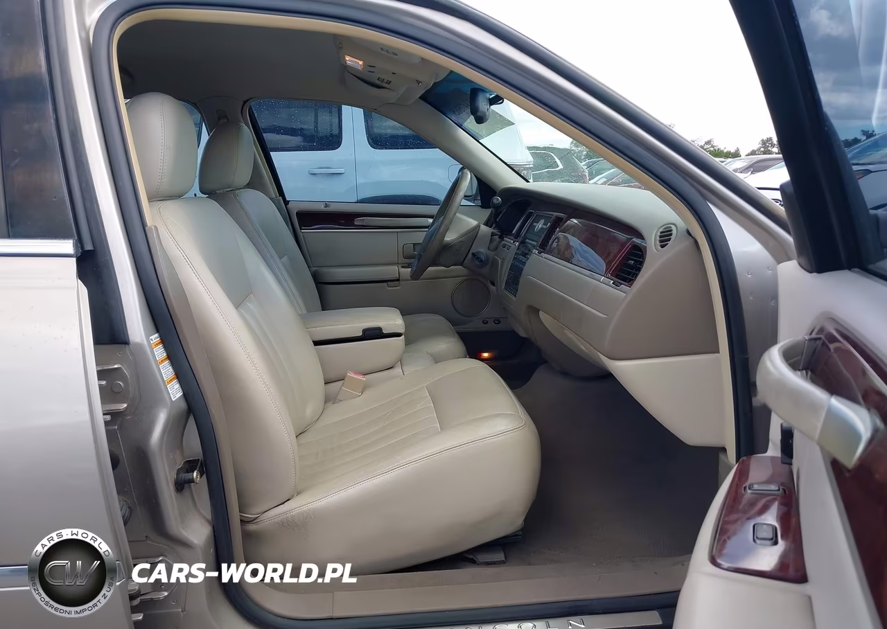 2003 Lincoln Town Car Executive VIN:1LNHM81W33Y670426 - 5
