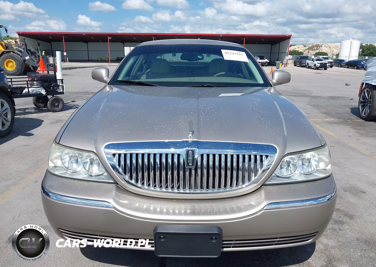 2003 Lincoln Town Car Executive VIN:1LNHM81W33Y670426 - 6