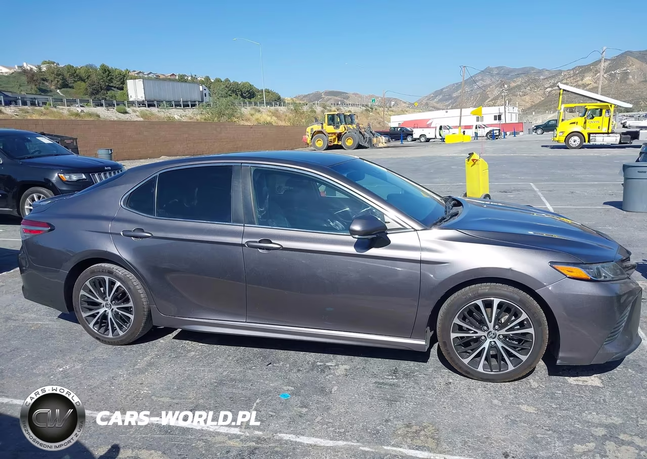 2018 Toyota Camry Se VIN:4T1B11HK6JU154090 - 13