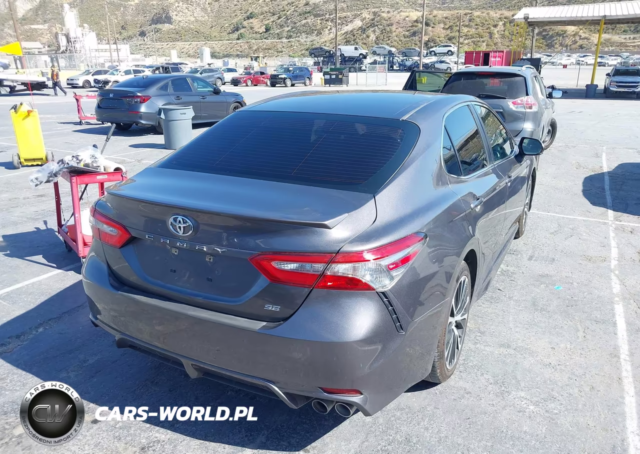 2018 Toyota Camry Se VIN:4T1B11HK6JU154090 - 4