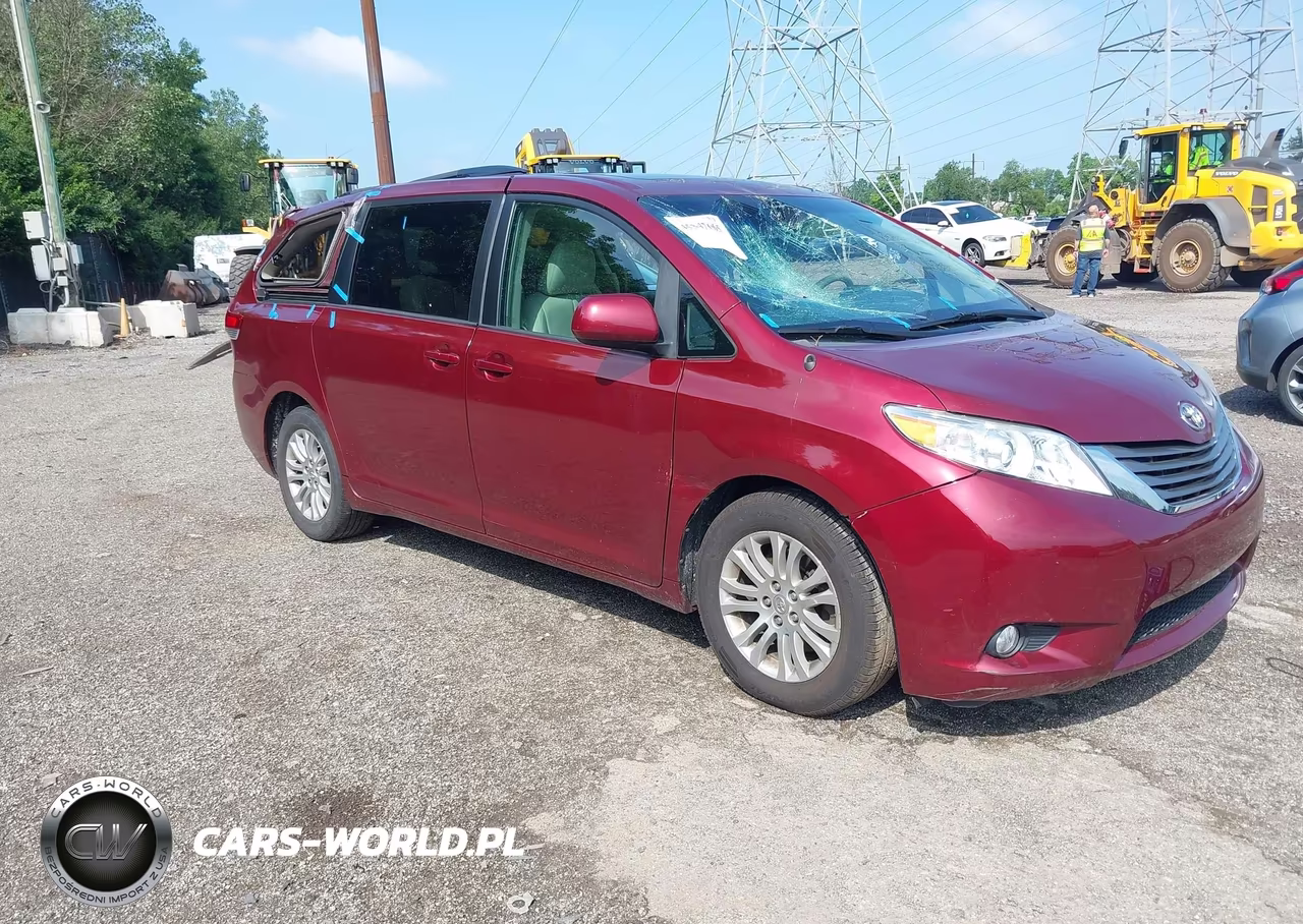 2013 Toyota Sienna Xle V6 8 Passenger – zdjęcie 1 z 17
