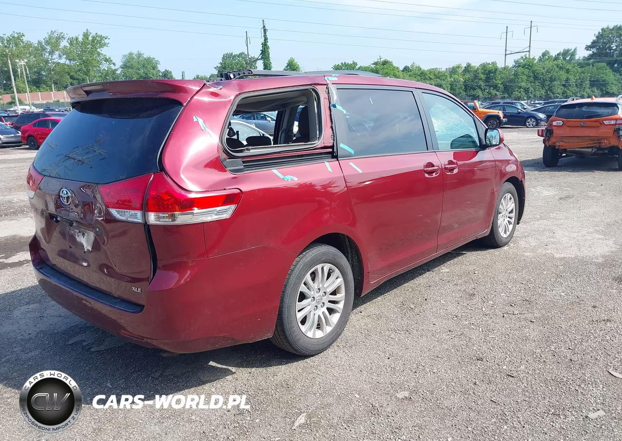 2013 Toyota Sienna Xle V6 8 Passenger VIN:5TDYK3DC2DS380495 - 4