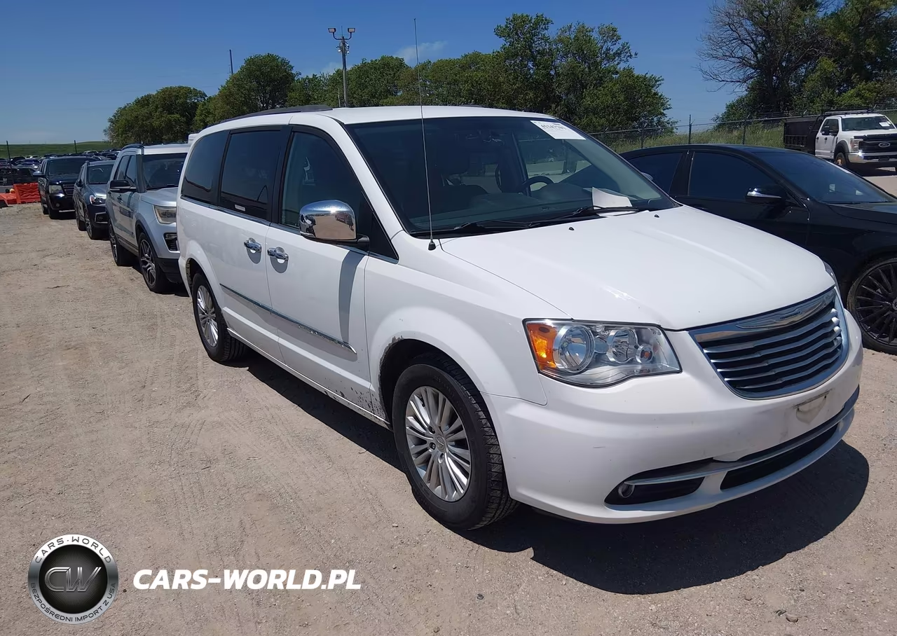 2015 Chrysler Town & Country Touring-L – zdjęcie 1 z 17