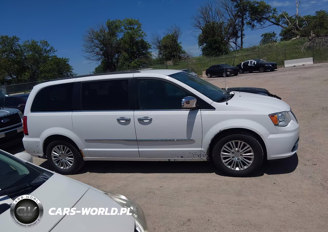 2015 Chrysler Town & Country Touring-L VIN:2C4RC1CG7FR611056 - 13