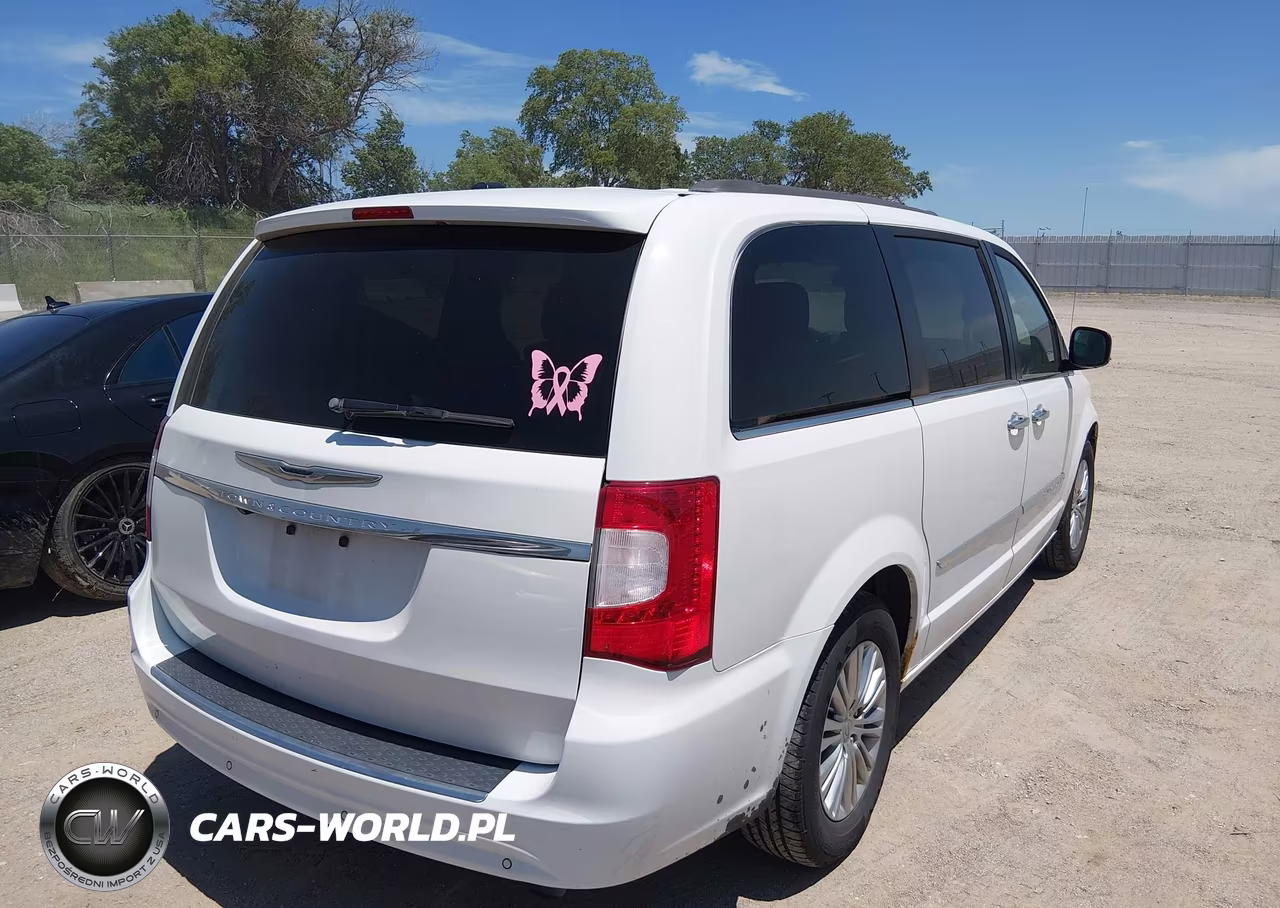 2015 Chrysler Town & Country Touring-L VIN:2C4RC1CG7FR611056 - 4