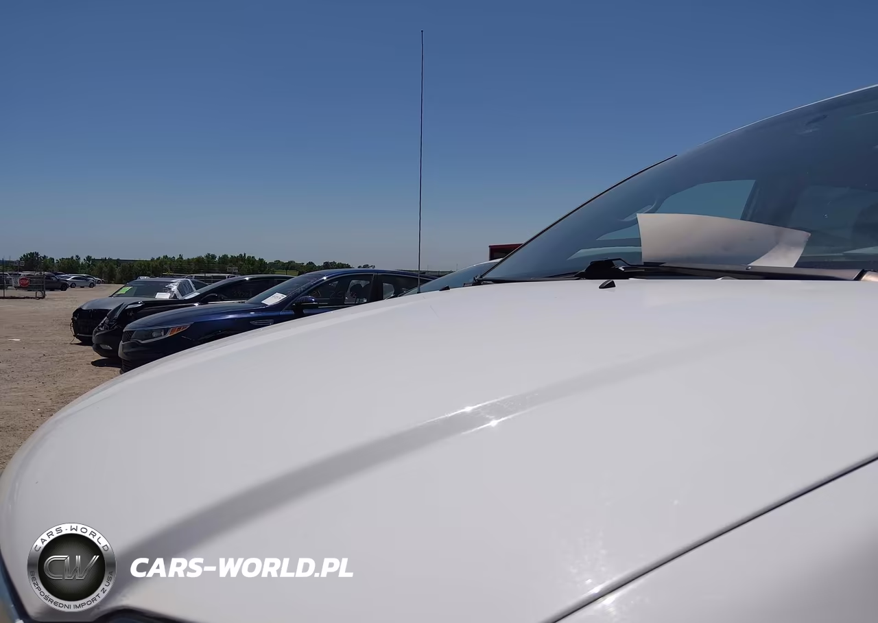 2015 Chrysler Town & Country Touring-L VIN:2C4RC1CG7FR611056 - 6