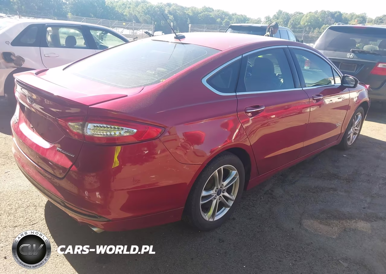 2016 Ford Fusion Energi Titanium VIN:3FA6P0SU2GR231620 - 4