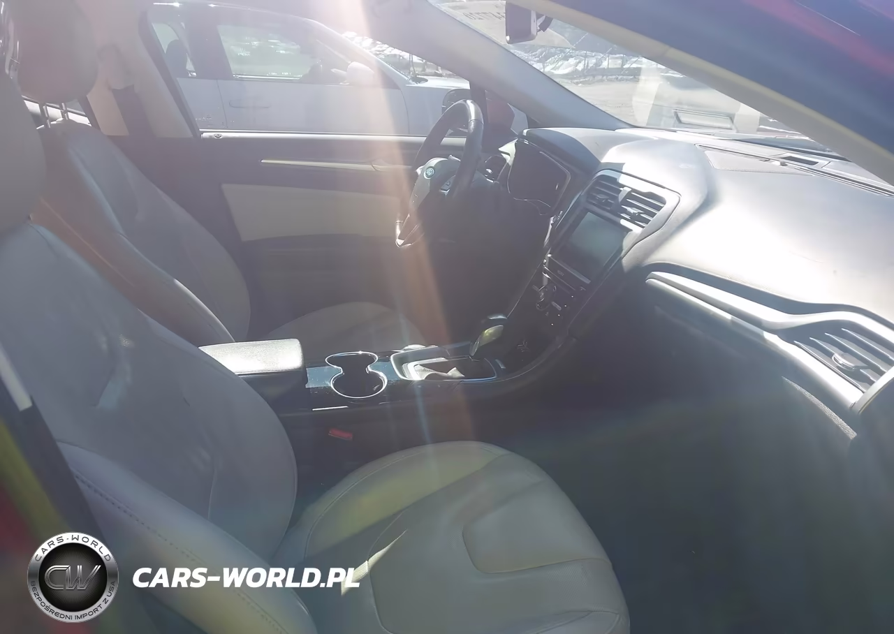 2016 Ford Fusion Energi Titanium VIN:3FA6P0SU2GR231620 - 5