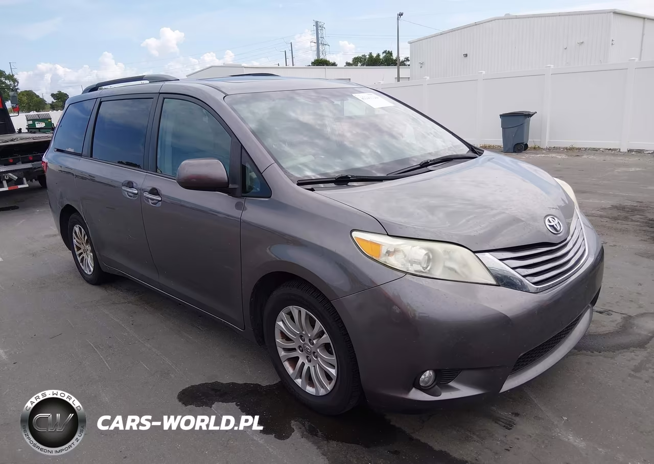 2017 Toyota Sienna Xle 8 Passenger – zdjęcie 1 z 11