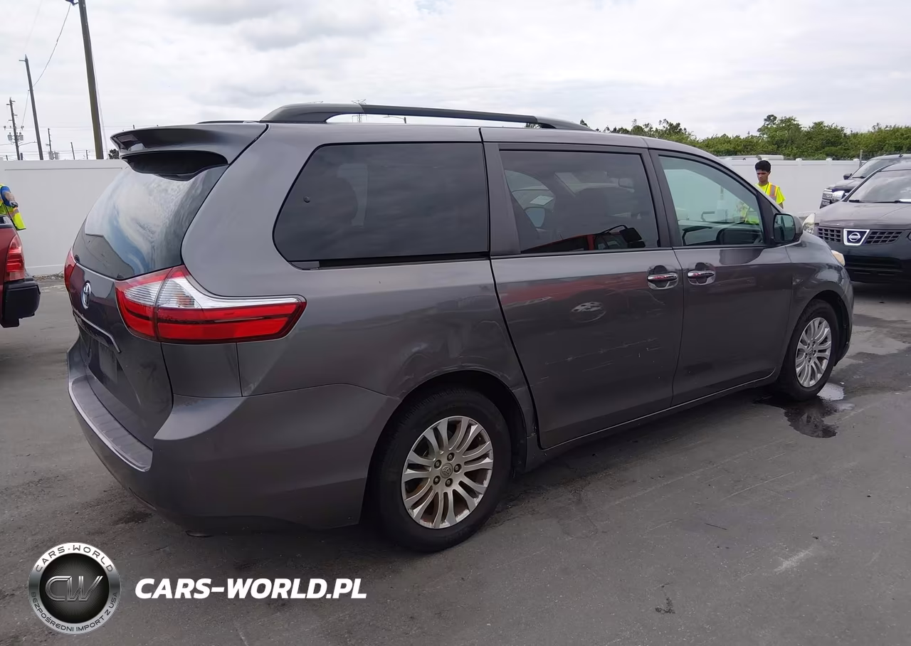 2017 Toyota Sienna Xle 8 Passenger VIN:5TDYZ3DC0HS876686 - 4