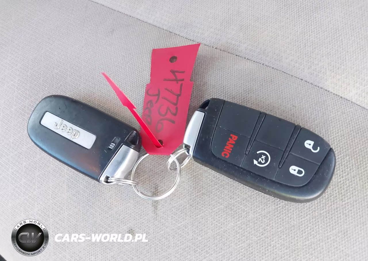 2019 Jeep Grand Cherokee Laredo E 4X4 VIN:1C4RJFAGXKC766130 - 11