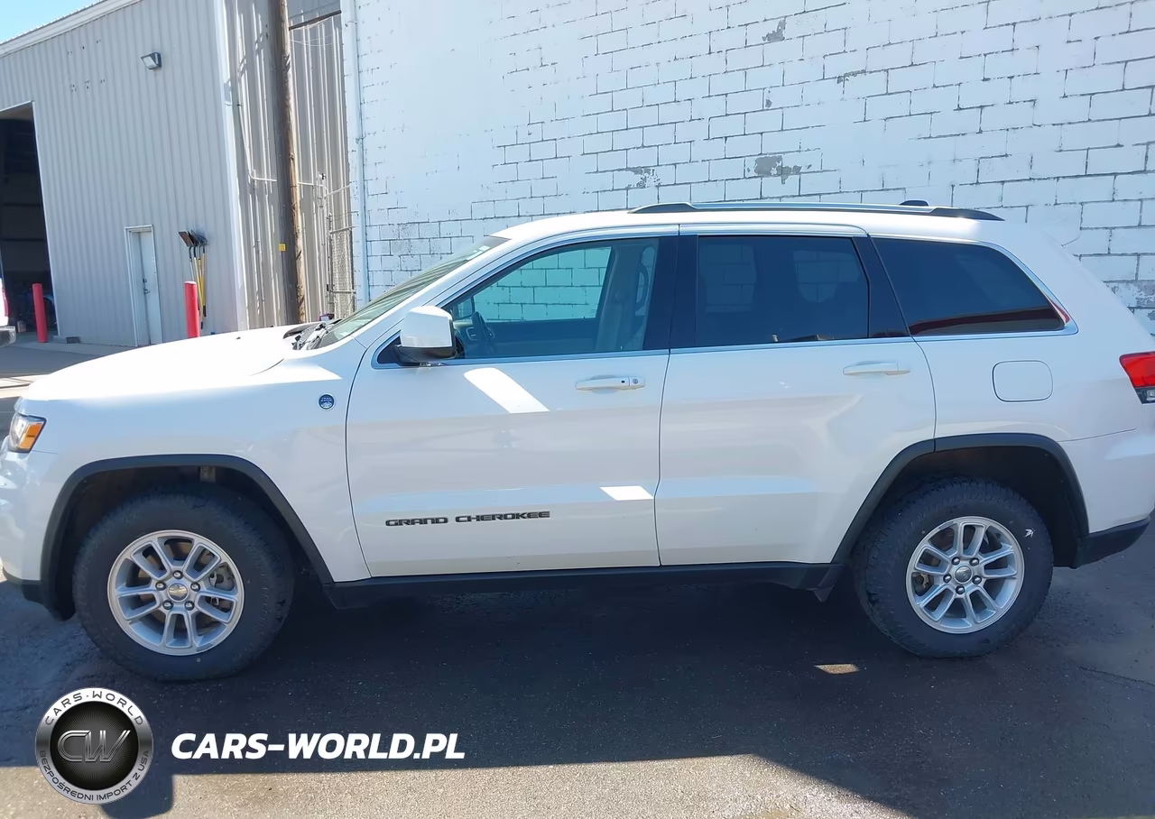 2019 Jeep Grand Cherokee Laredo E 4X4 VIN:1C4RJFAGXKC766130 - 14
