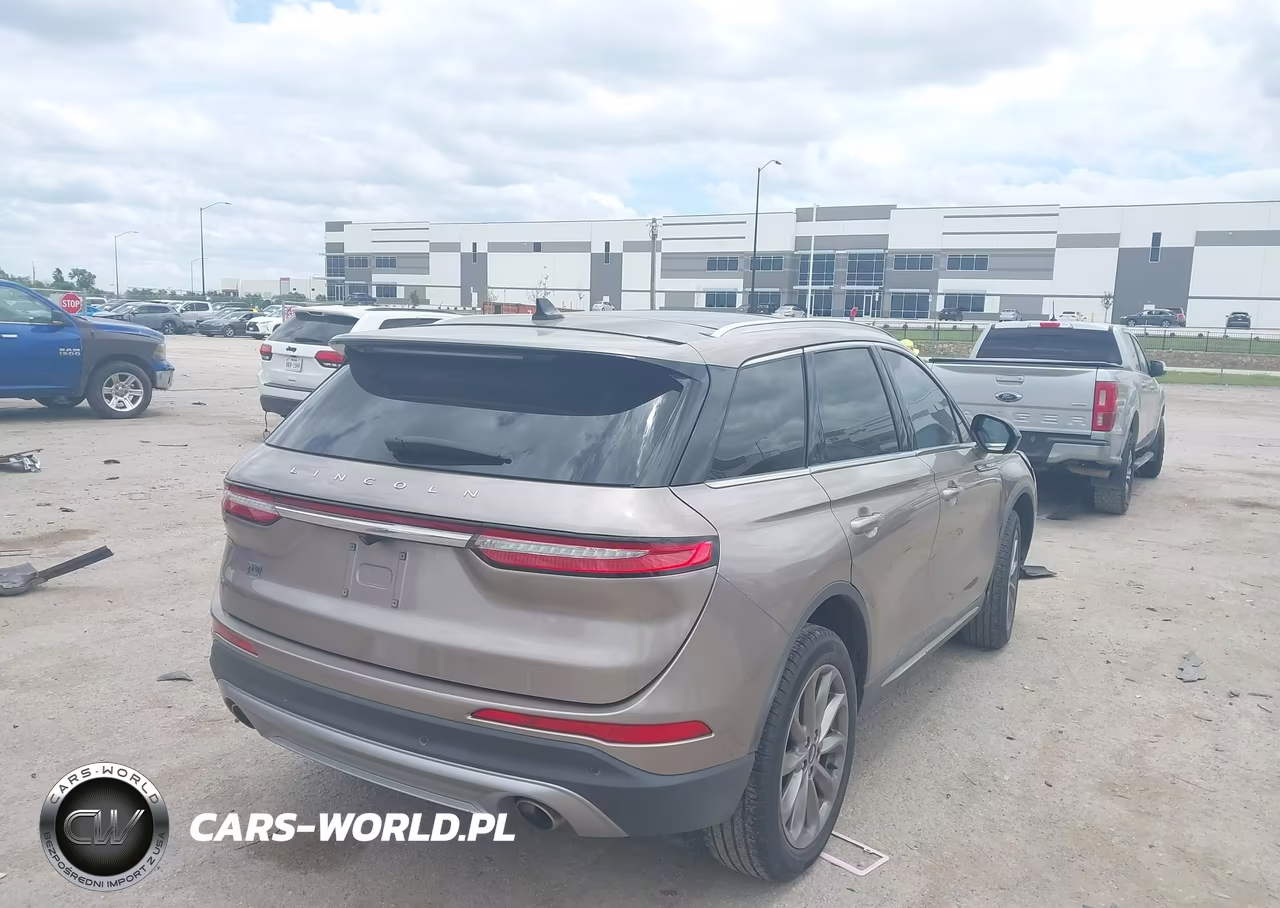 2020 Lincoln Corsair Standard VIN:5LMCJ1C90LUL11394 - 4