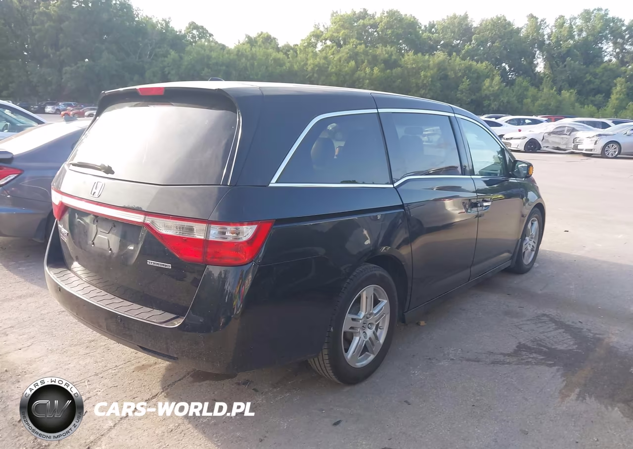 2013 Honda Odyssey Touring-Touring Elite VIN:5FNRL5H97DB018498 - 4