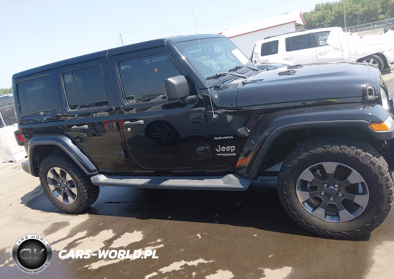 2018 Jeep Wrangler Unlimited Sahara 4X4 VIN:1C4HJXEN5JW215496 - 13