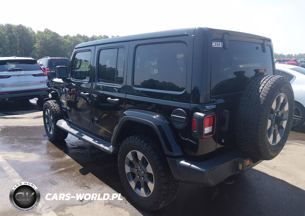 2018 Jeep Wrangler Unlimited Sahara 4X4 VIN:1C4HJXEN5JW215496 - 3