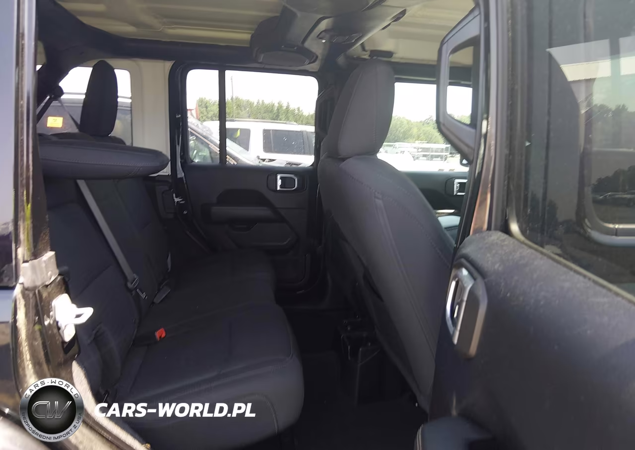 2018 Jeep Wrangler Unlimited Sahara 4X4 VIN:1C4HJXEN5JW215496 - 8
