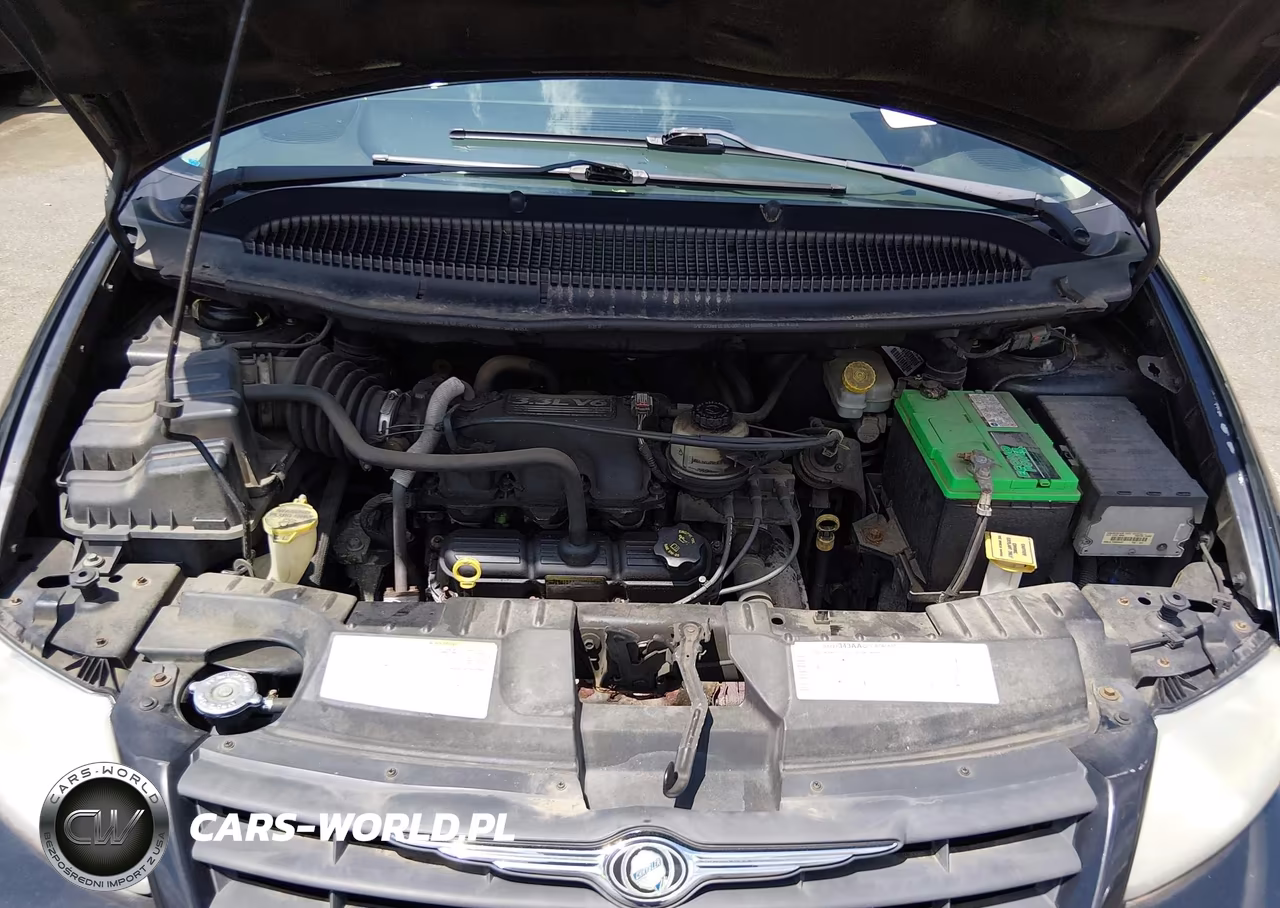 2005 Chrysler Town & Country VIN:1C4GP45R85B392293 - 10