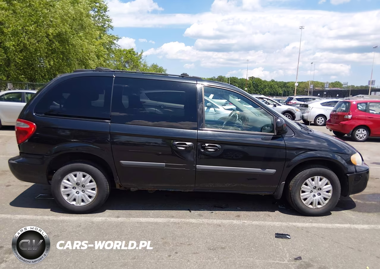 2005 Chrysler Town & Country VIN:1C4GP45R85B392293 - 13