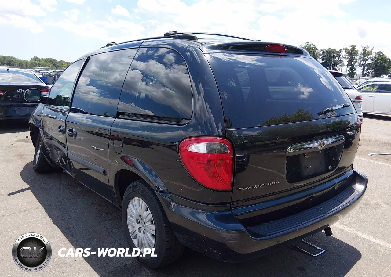2005 Chrysler Town & Country VIN:1C4GP45R85B392293 - 3