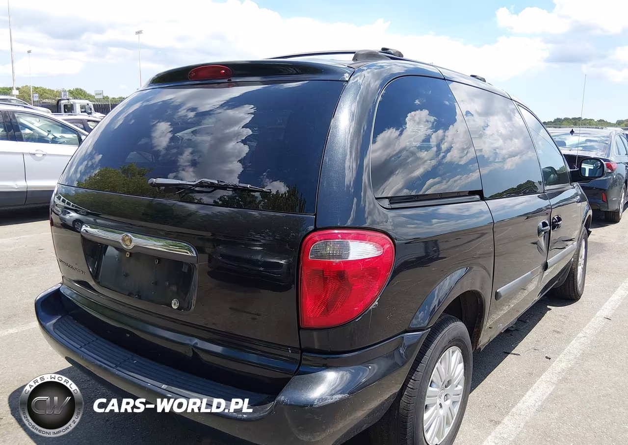 2005 Chrysler Town & Country VIN:1C4GP45R85B392293 - 4