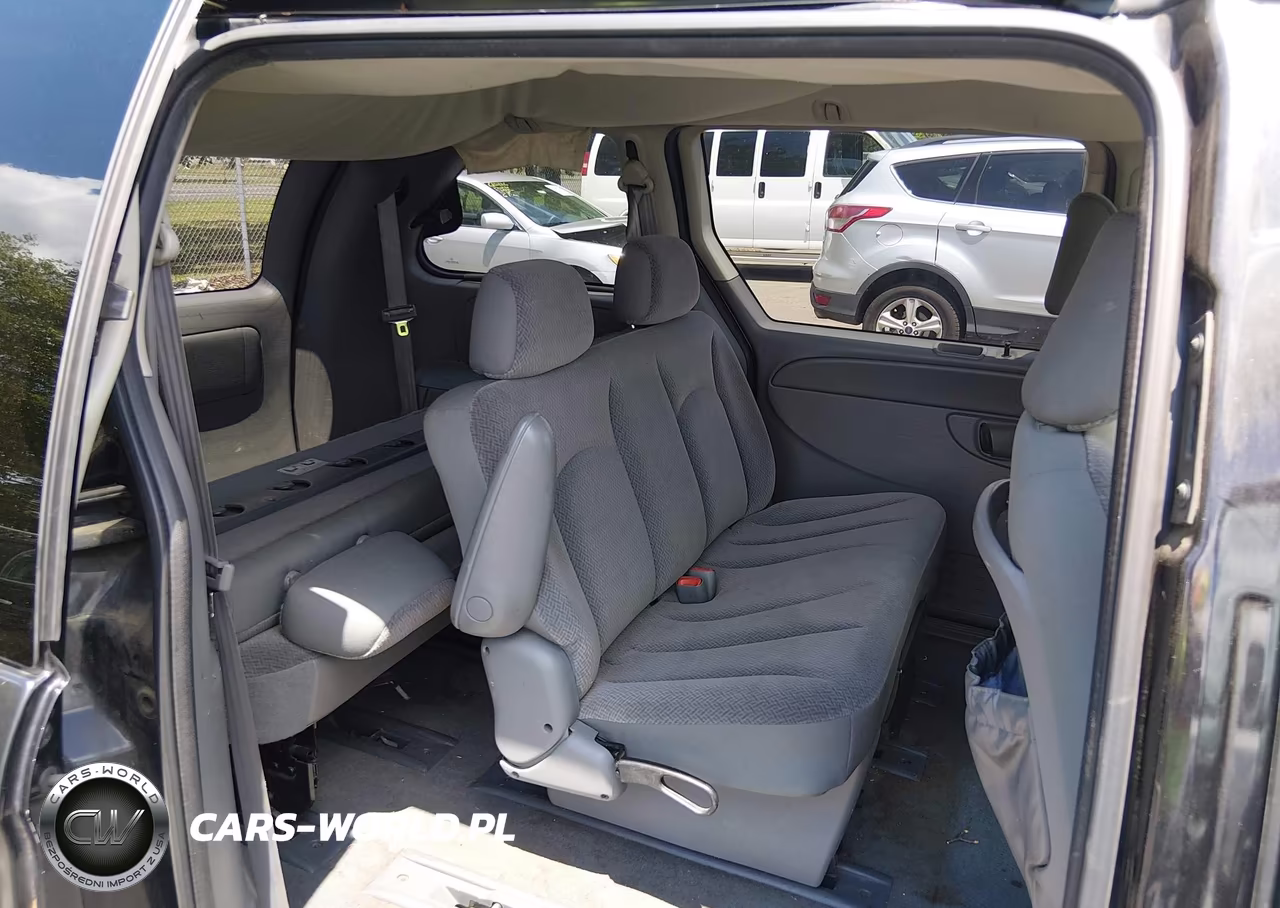 2005 Chrysler Town & Country VIN:1C4GP45R85B392293 - 8