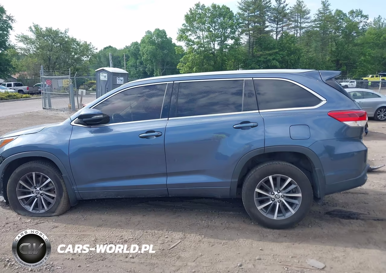 2018 Toyota Highlander Xle VIN:5TDJZRFHXJS818622 - 15