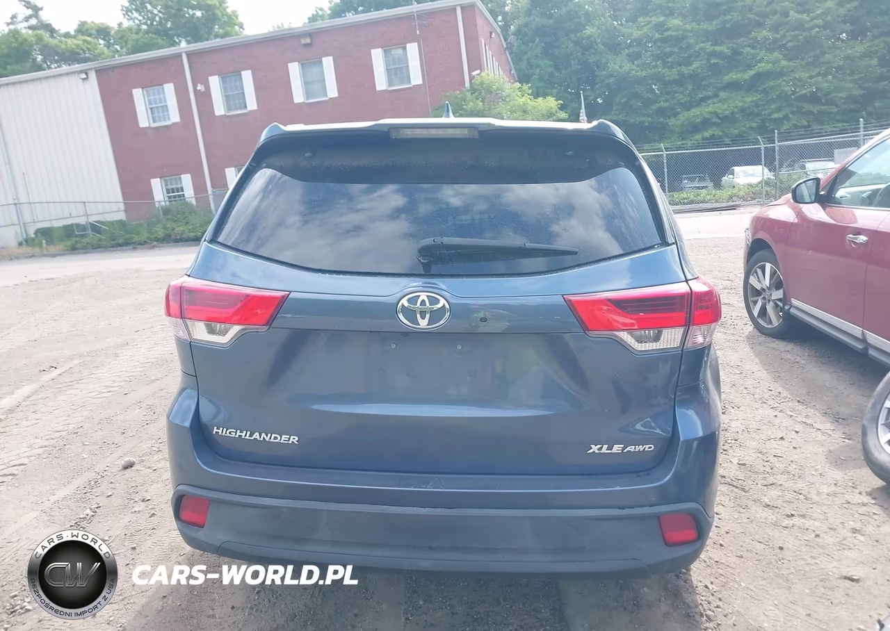 2018 Toyota Highlander Xle VIN:5TDJZRFHXJS818622 - 17